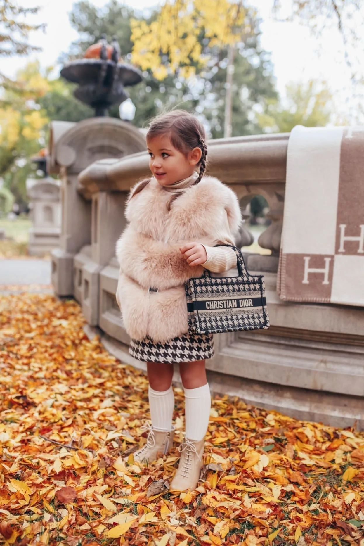 KIDS MI LOVES SIGNATURE Beige Luxurious Fox fur vest