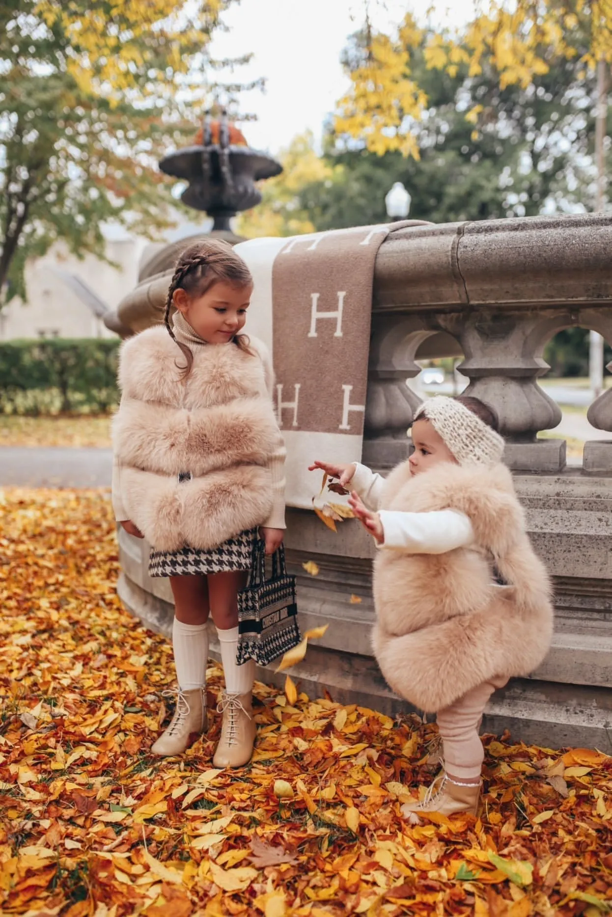 KIDS MI LOVES SIGNATURE Beige Luxurious Fox fur vest