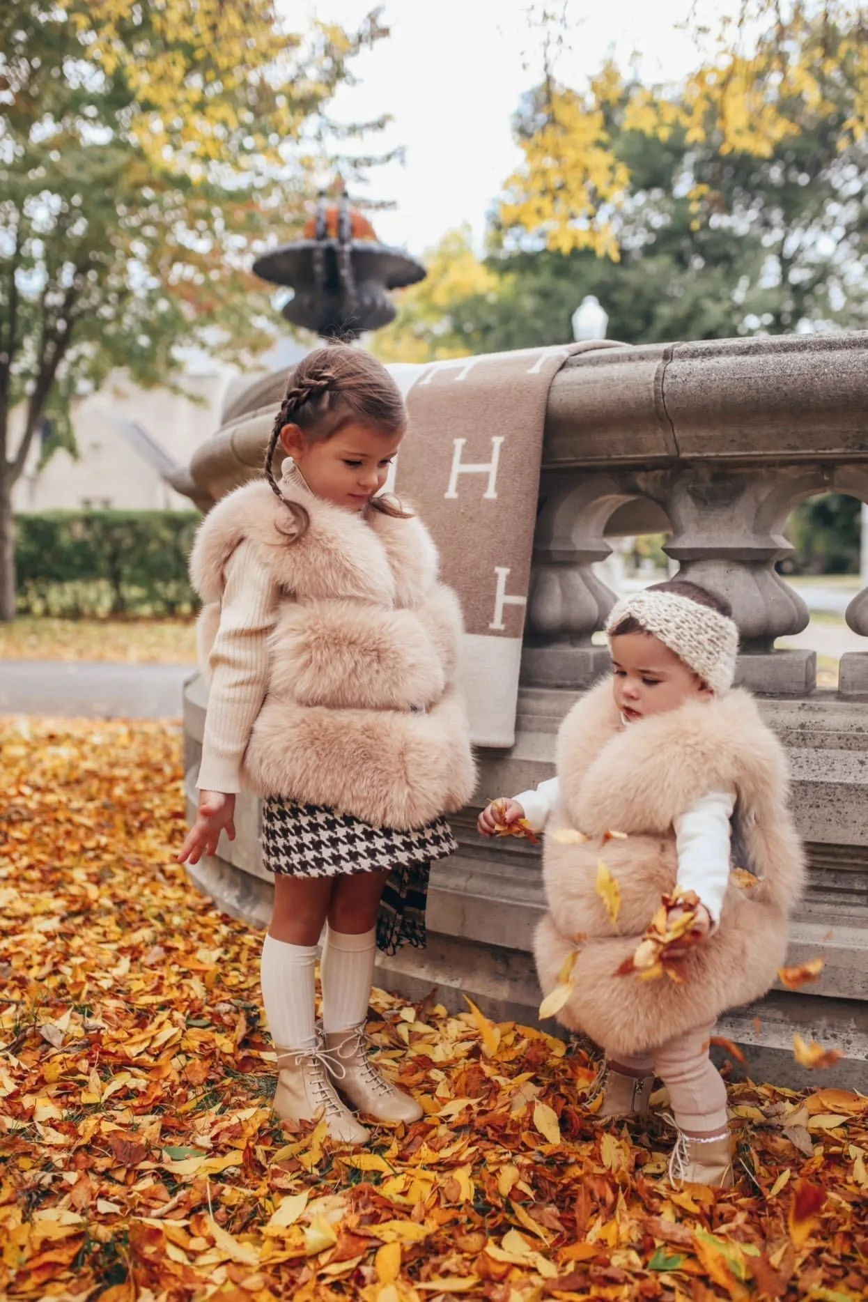 KIDS MI LOVES SIGNATURE Beige Luxurious Fox fur vest