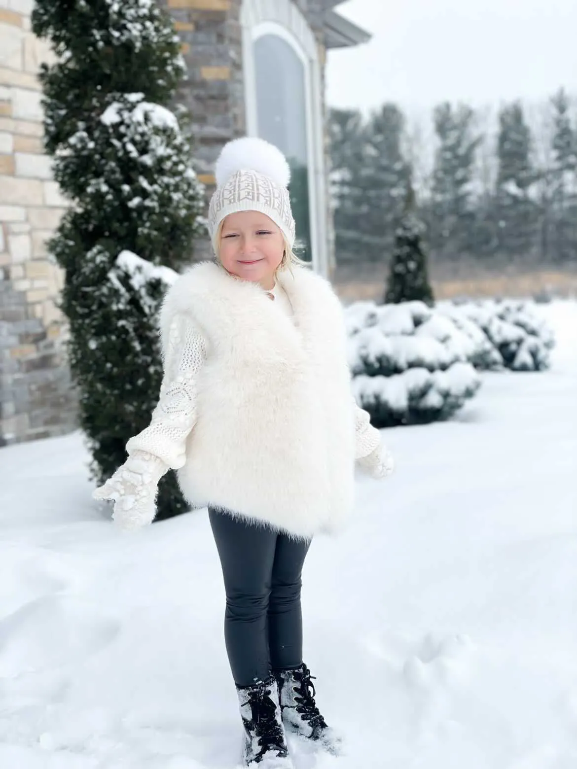 KIDS MI LOVES SIGNATURE Luxurious Synthetic fur vest in Cappuccino