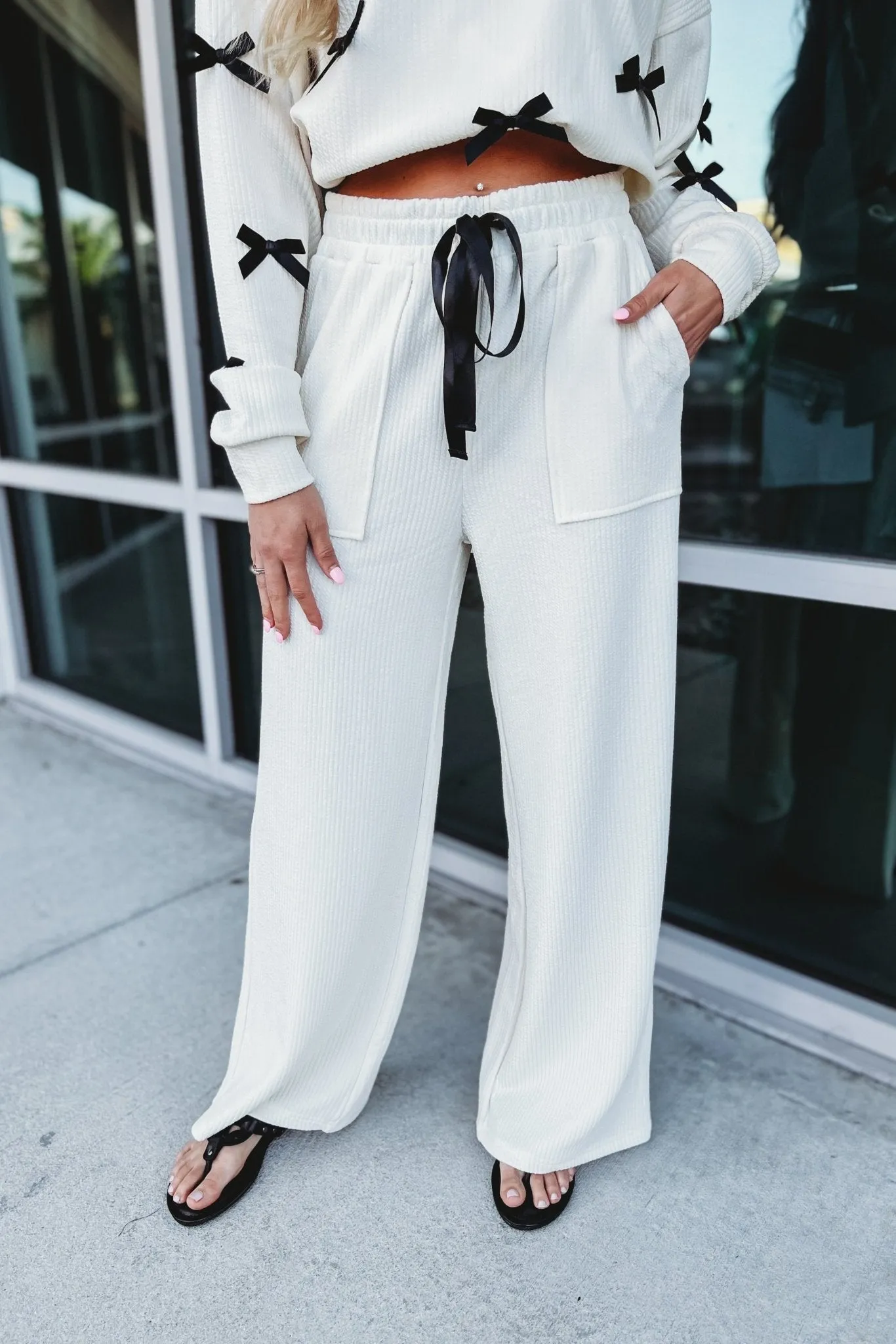 Size M - Chic Bow Pants